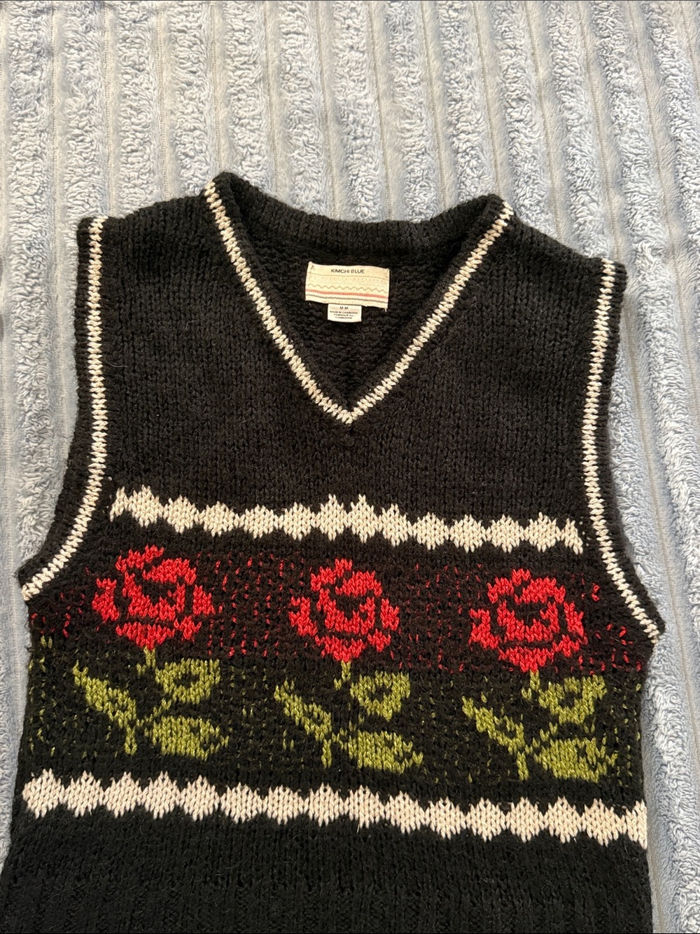 Kimchi Blue Urban Outfitters Black Rose Knit V-Neck Sweater Vest – Size M - Picture 5 of 9
